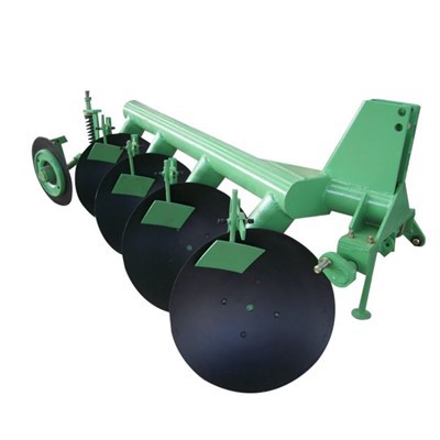 Kann ein Scheibenpflug auch auf unebenem Gelände eingesetzt werden?